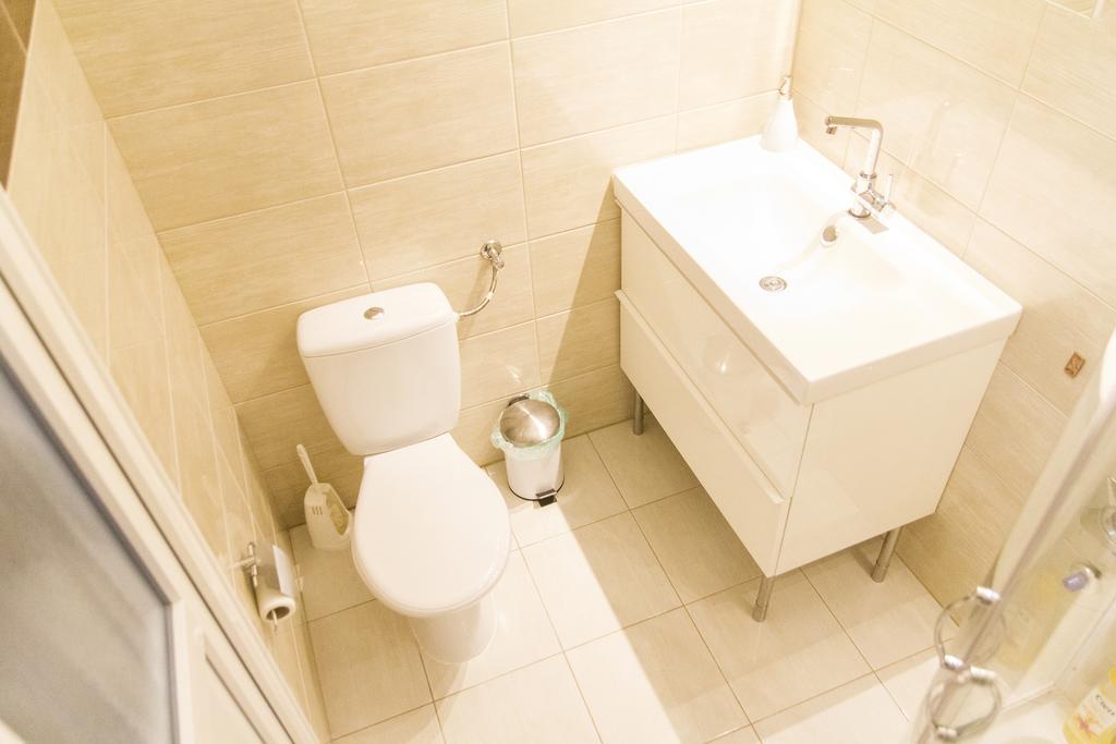 Ava's Champagne Center-andrash Street King Street Apartman Budapest