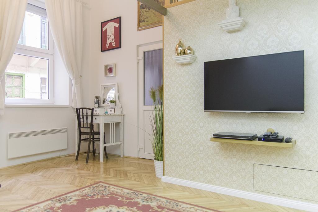 Ava's Champagne Center-andrash Street King Street * בודפשט