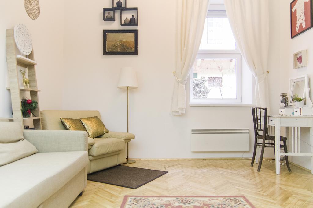 Ava's Champagne Center-andrash Street King Street Apartman